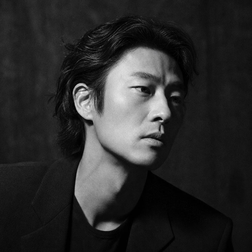 B&W · 인물